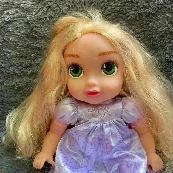 Disney Princess Royal  Rapunzel Cradle
Set Toys R Us Exclusive Complete - Picture 15 of 16